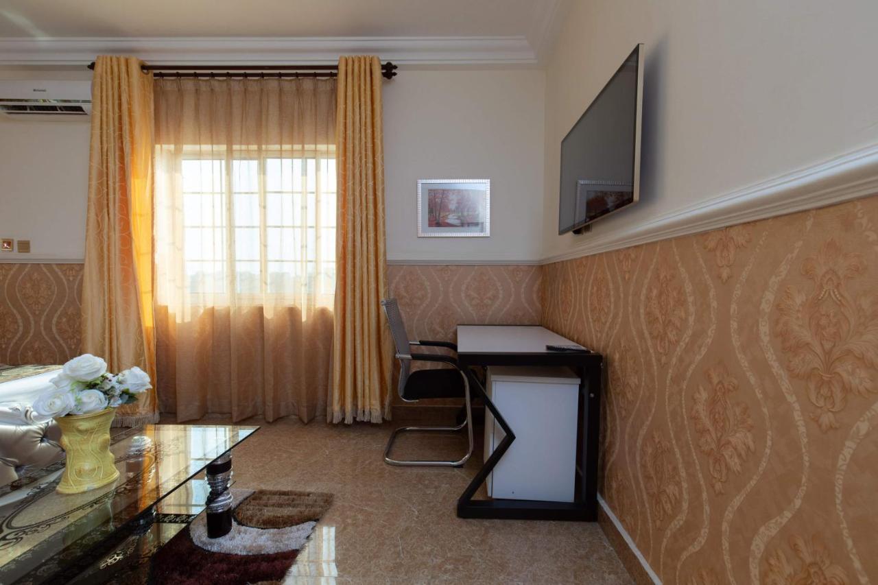 Ag Hotel And Suites Ogbodjo 外观 照片