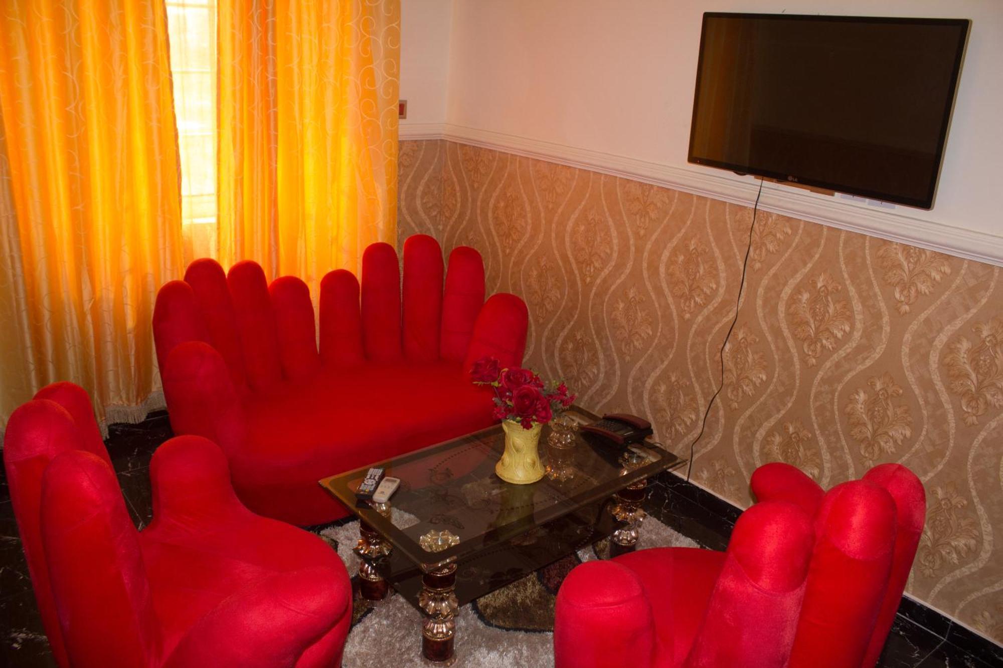 Ag Hotel And Suites Ogbodjo 外观 照片